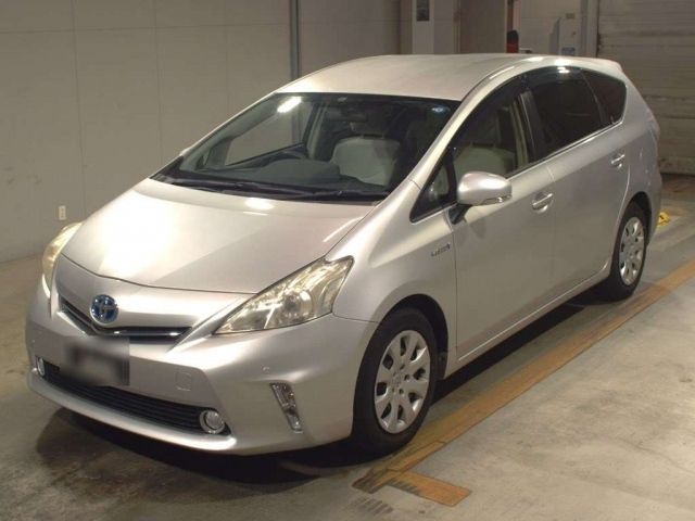 4338 Toyota Prius alpha ZVW41W 2012 г. (TAA Kyushu)